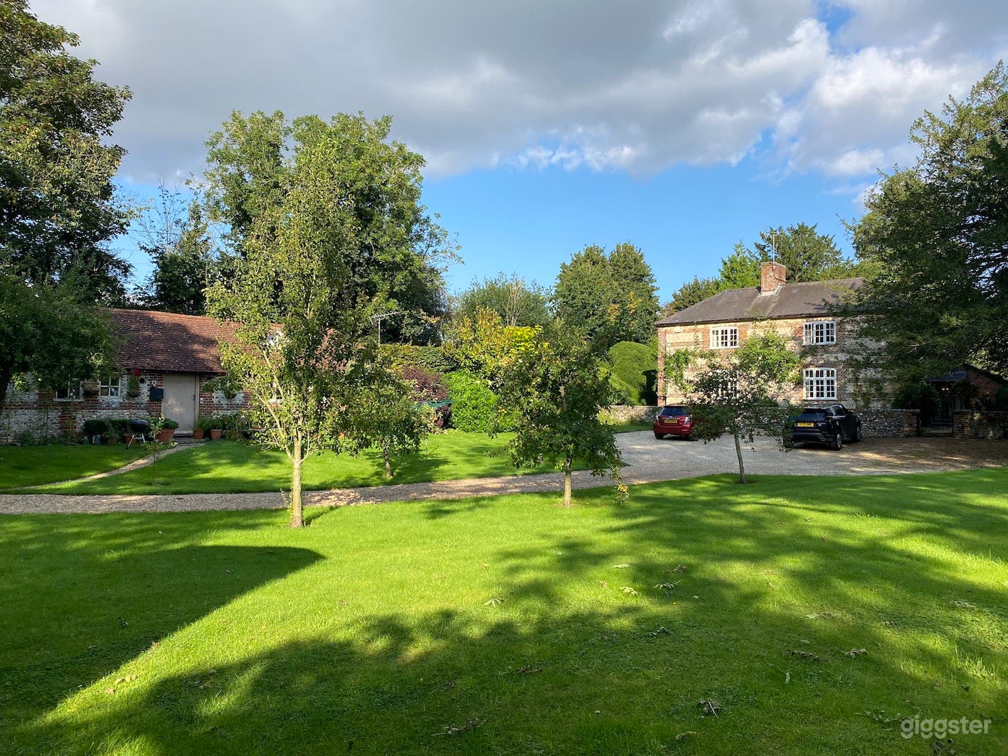 Wild Meadow House with Gypsy Caravan and Stream Photo 4