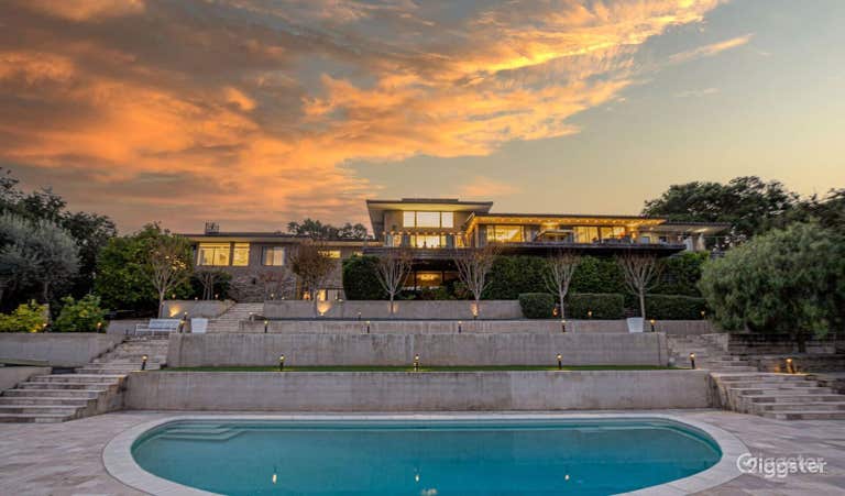 Stunning Pool with SF Bay in Los Altos Hills 