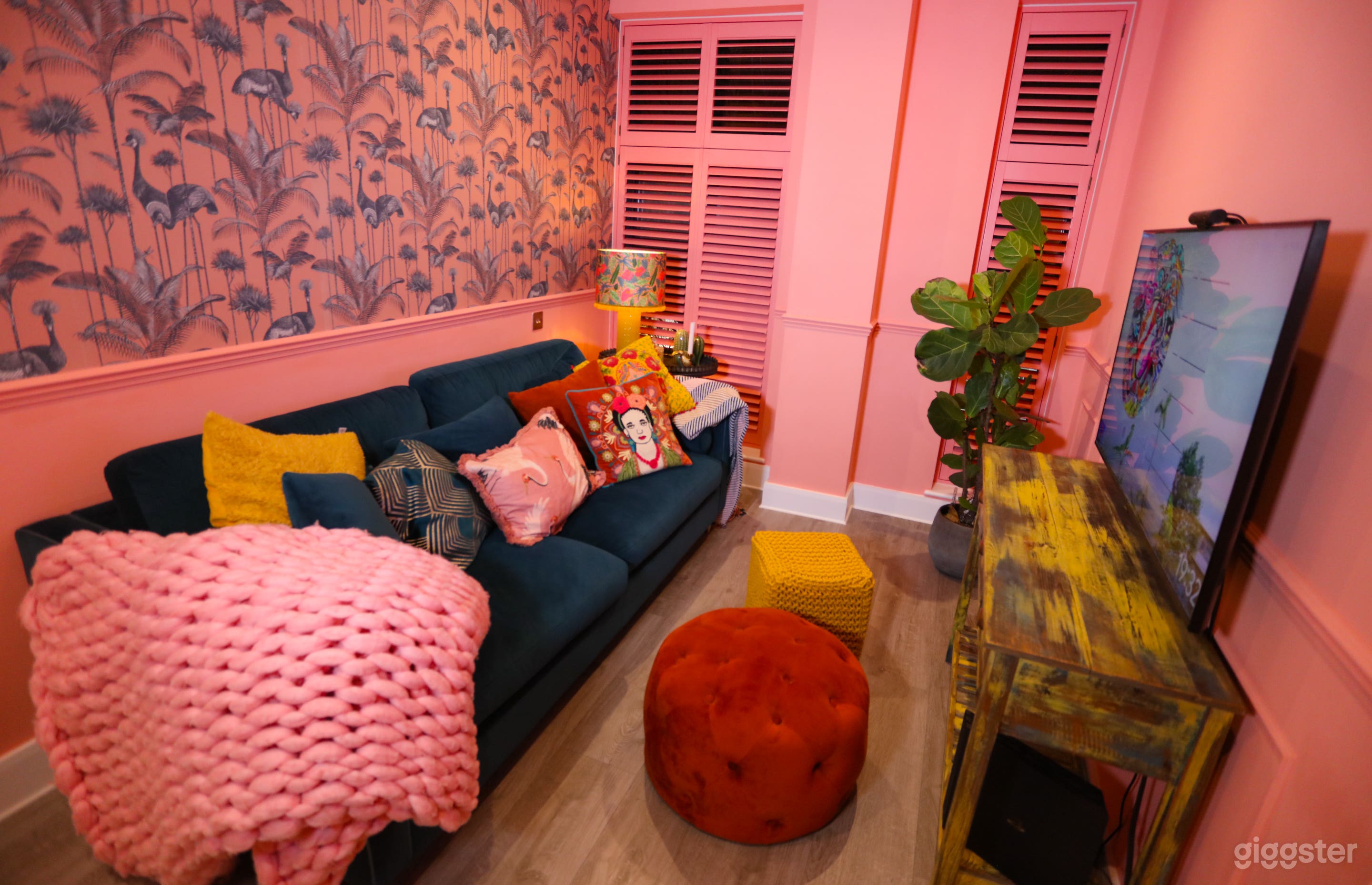 Pink Room - Living room