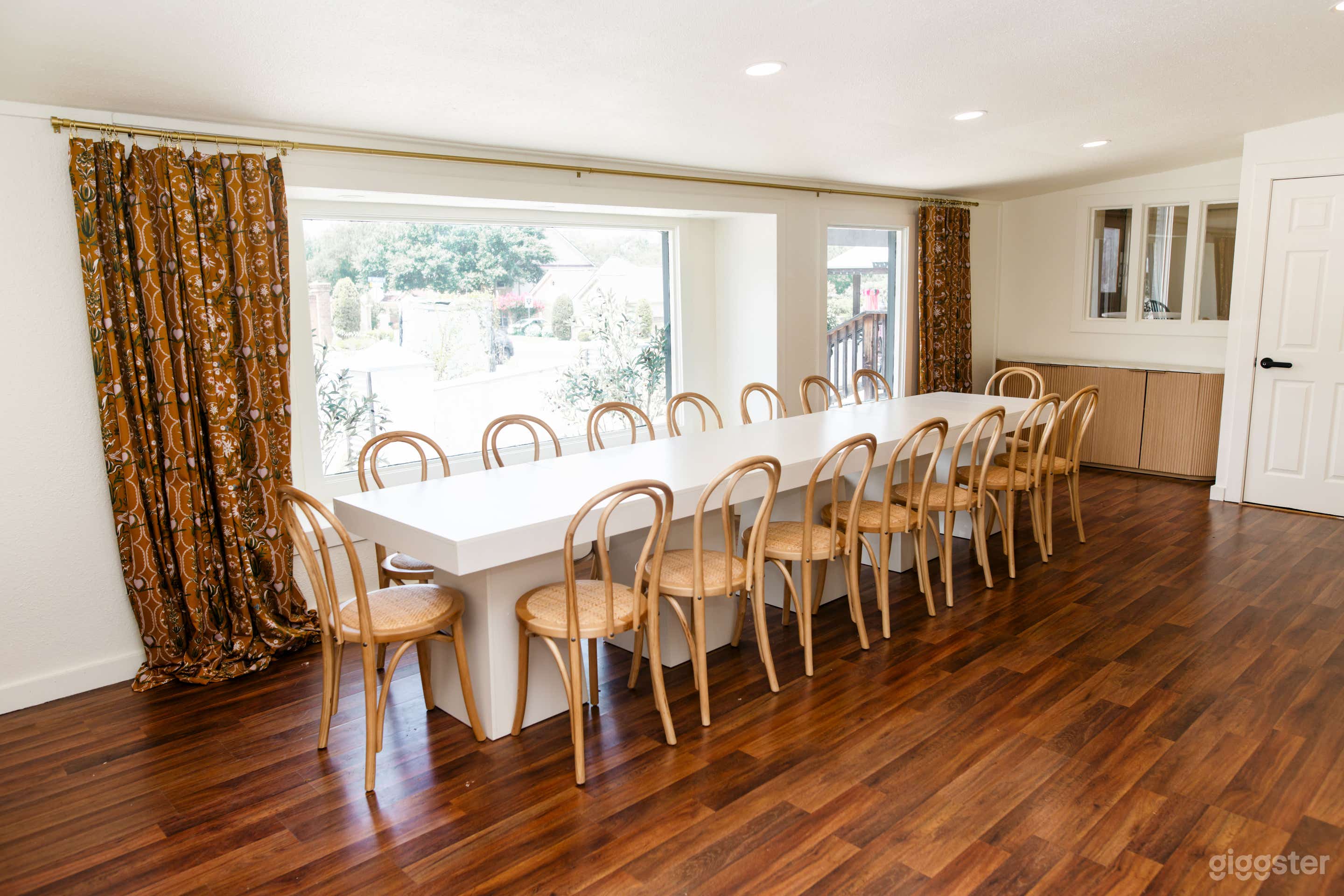 Stylish Intimate Event Venue for Up to 50 Guests Photo 4