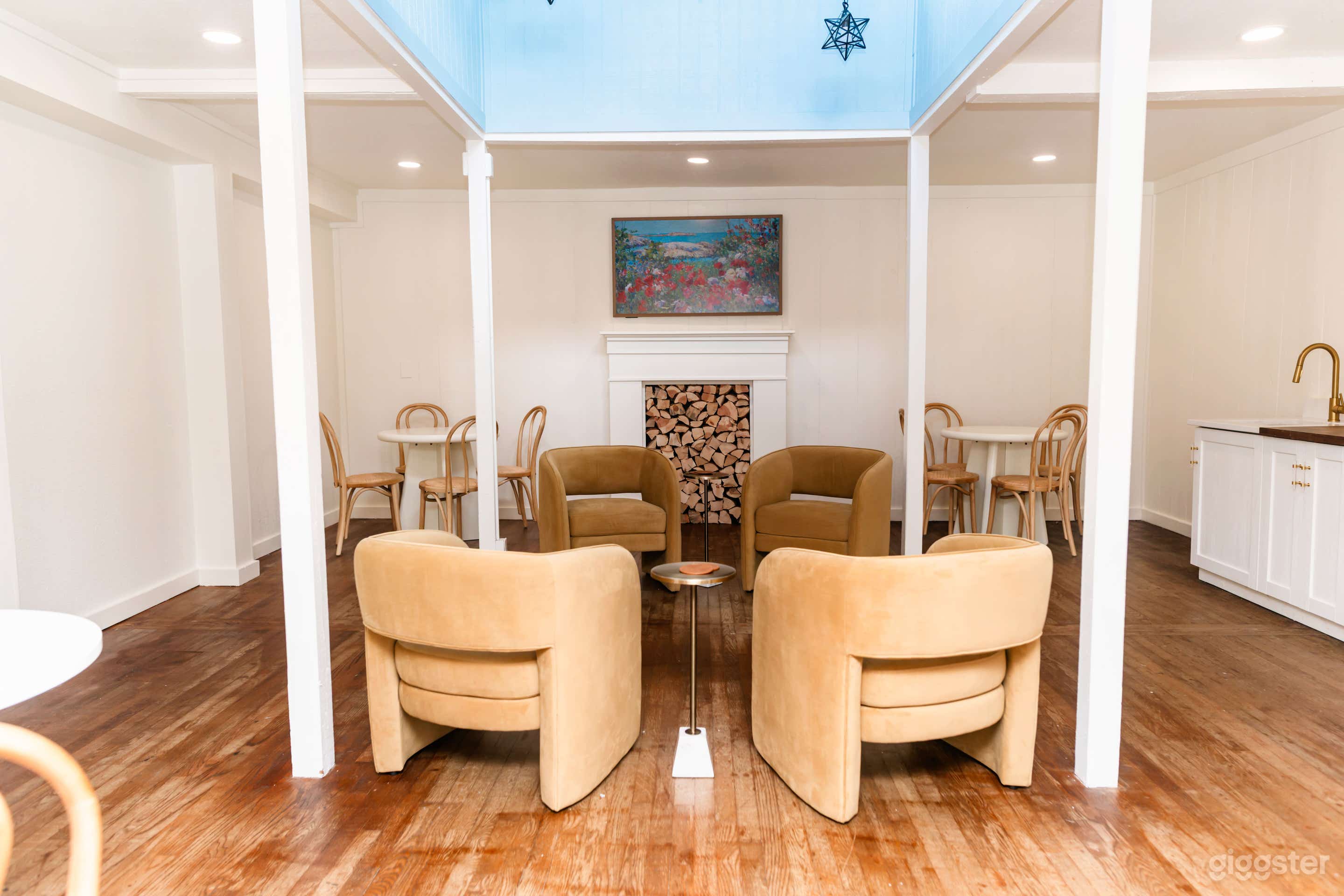 Stylish Intimate Event Venue for Up to 50 Guests Photo 1