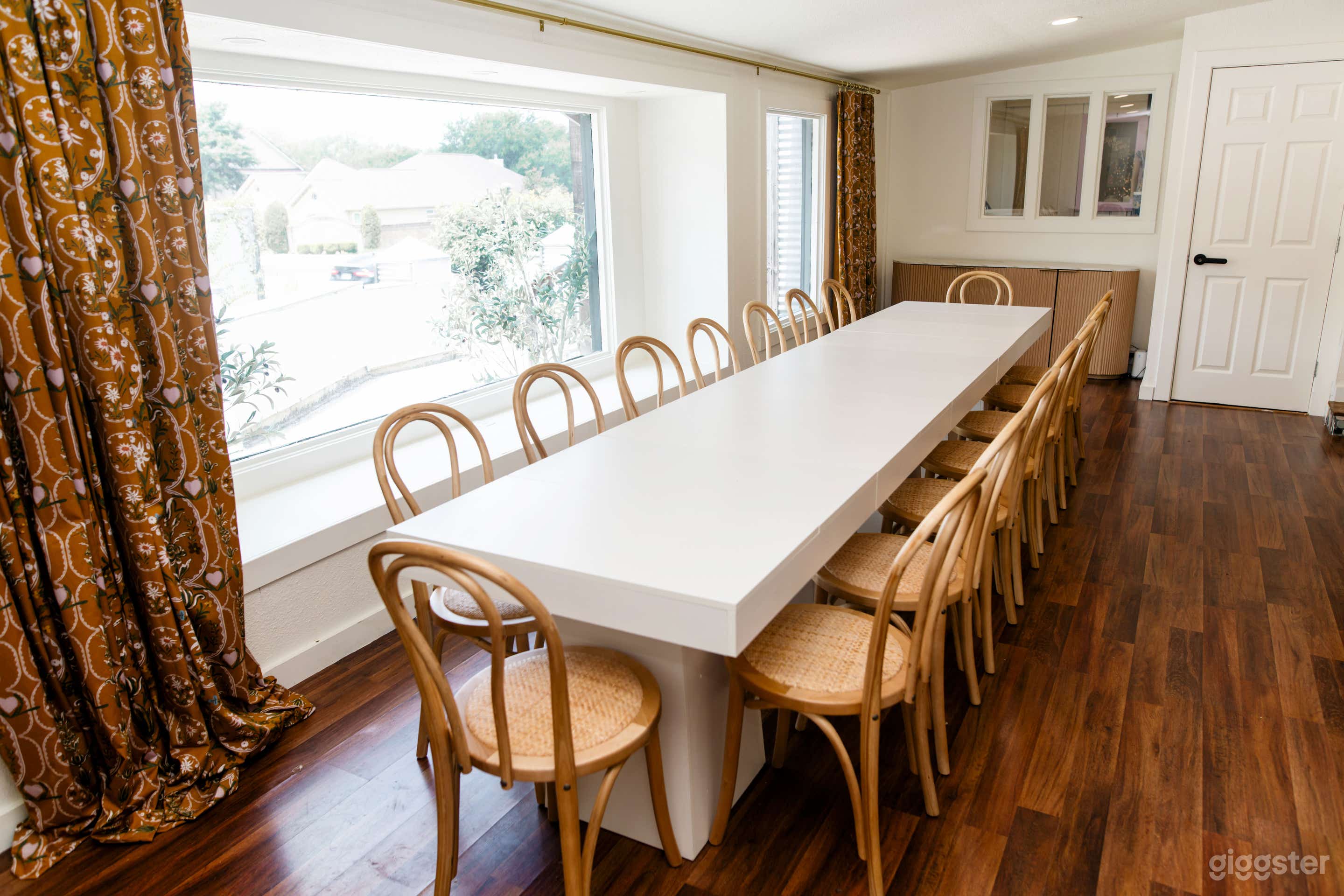 Stylish Intimate Event Venue for Up to 50 Guests Photo 3