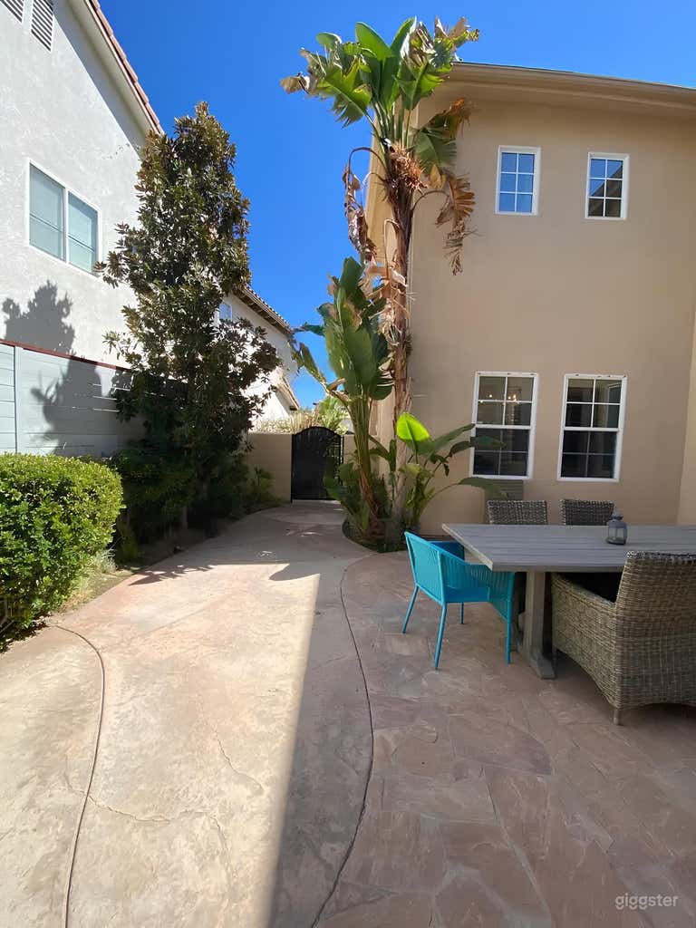  Tropical Backyard with Pool, Waterfall & Outdoor Lounge 