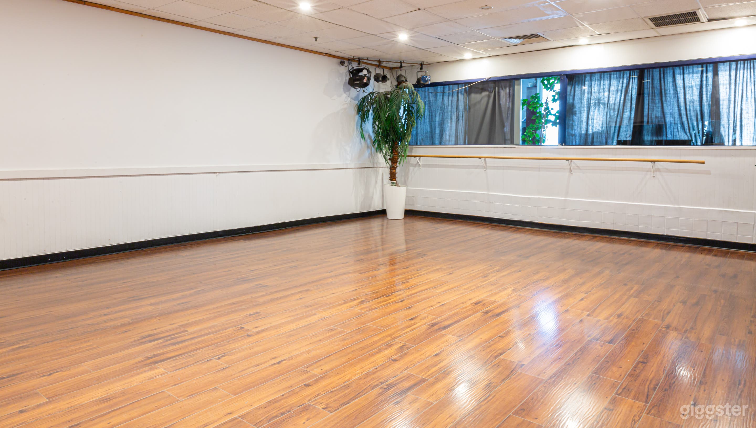 Dance Studio A for 20 People Photo 3
