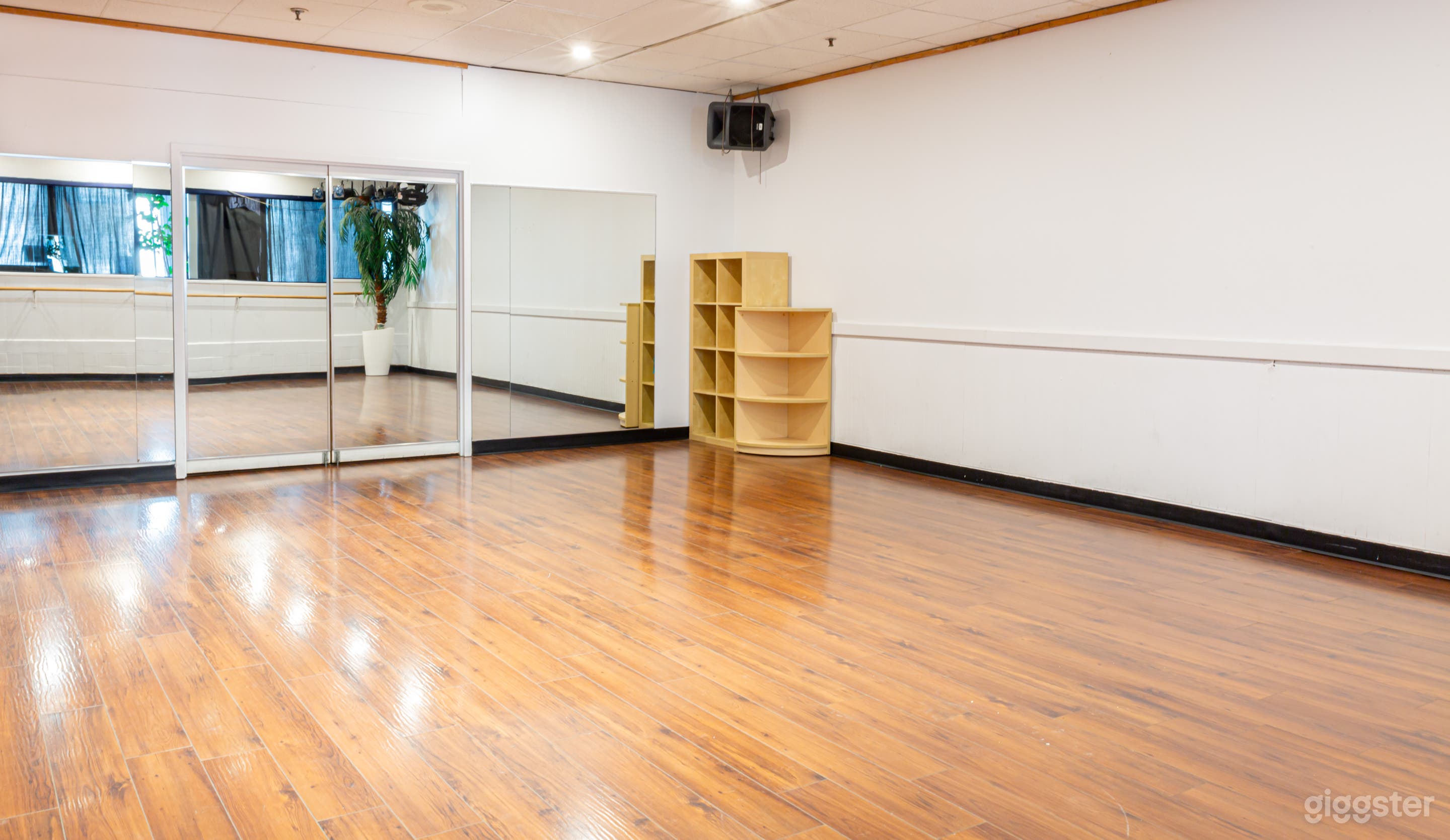 Dance Studio A for 20 People Photo 2