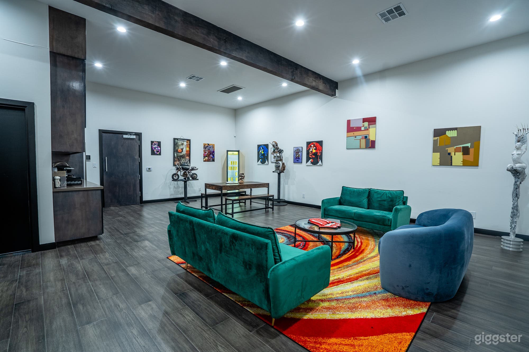 Podcast Studio Lounge Photo 1