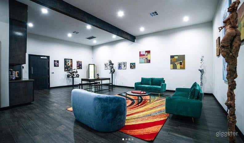 Podcast Studio Lounge Photo 4