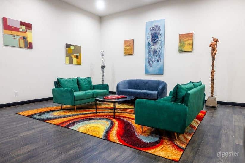 Podcast Studio Lounge Photo 3