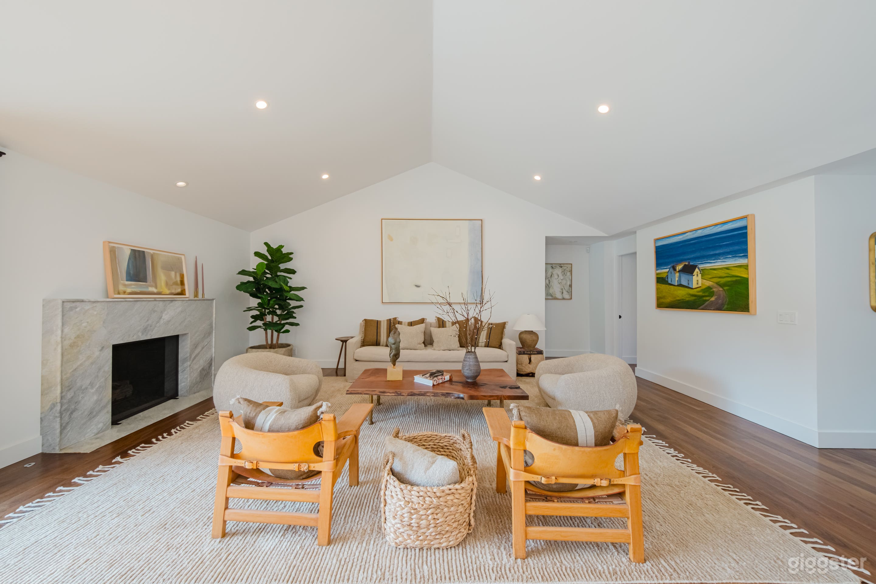  MID-CENTURY MARVEL IN BRENTWOOD Photo 2