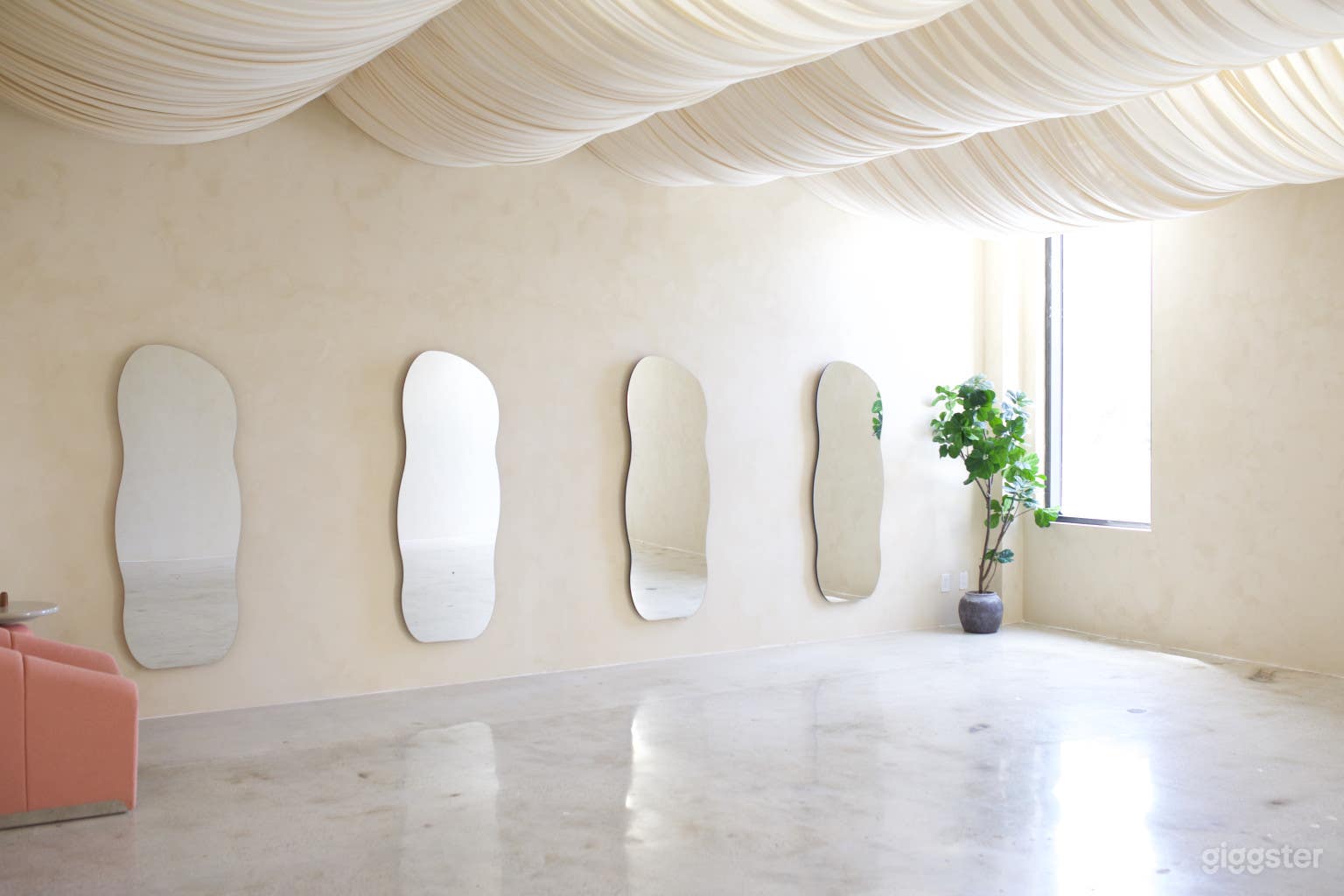 Oasis a blank canvas for your creative vision Photo 4