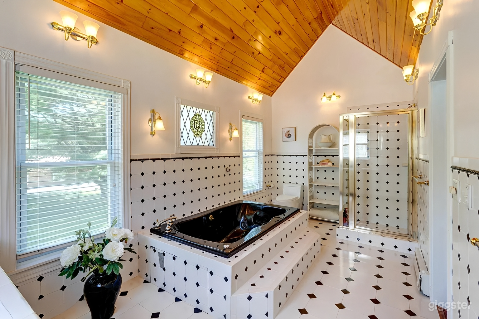 Charming Victorian Catskills Home. Perfect Getaway Photo 4