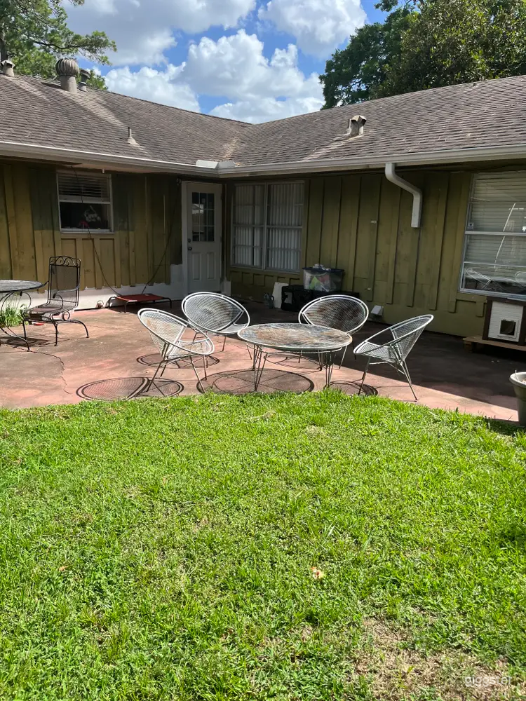  Green & Trees Large Lot & Ranch-style classic interior 