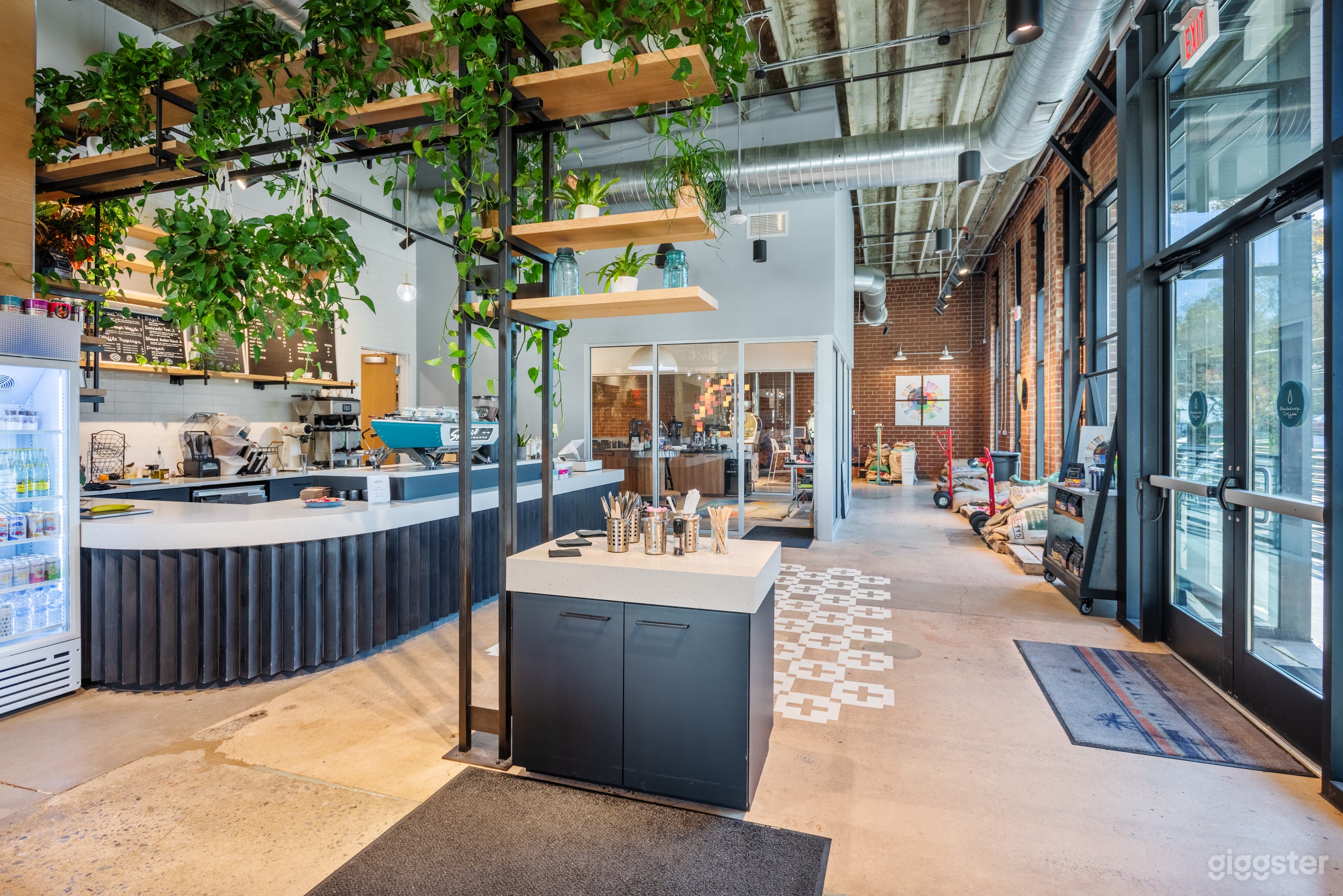 Intimate and Cozy Coffee House Photo 4