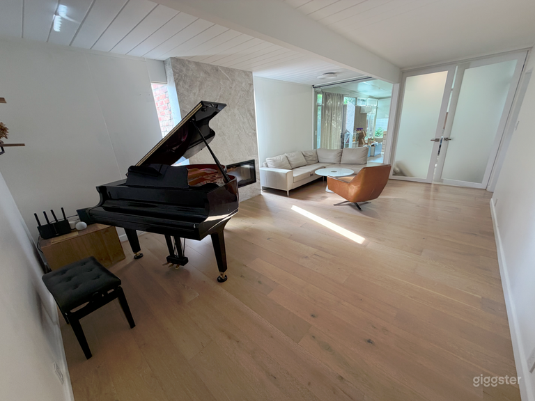  Casa Mid Century semplicemente bianca vicino ad Apple Park / Piano 