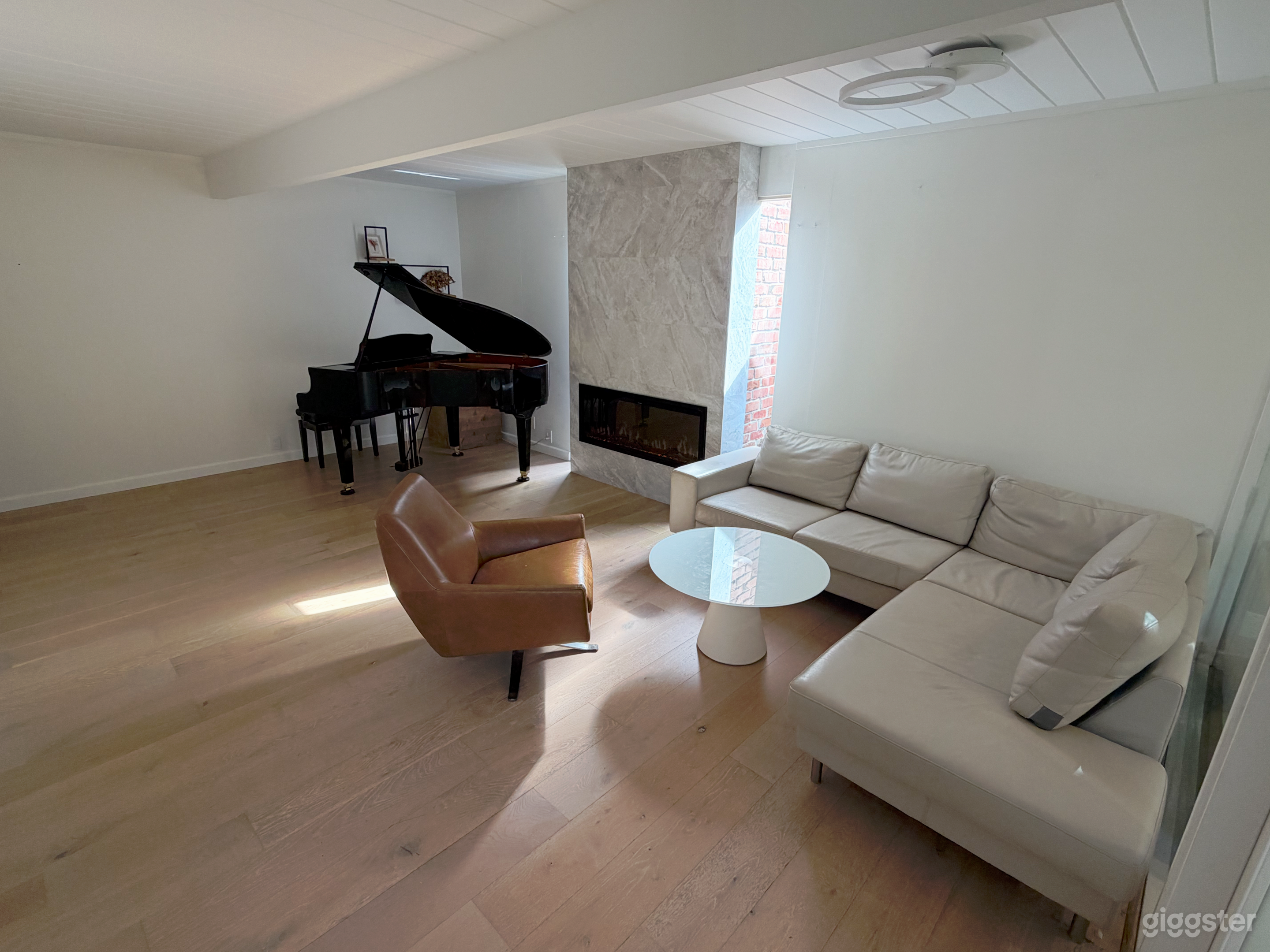 Simply White Mid Century Home near Apple Park/ Piano Photo 1