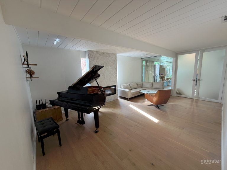  Casa Mid Century semplicemente bianca vicino ad Apple Park / Piano 