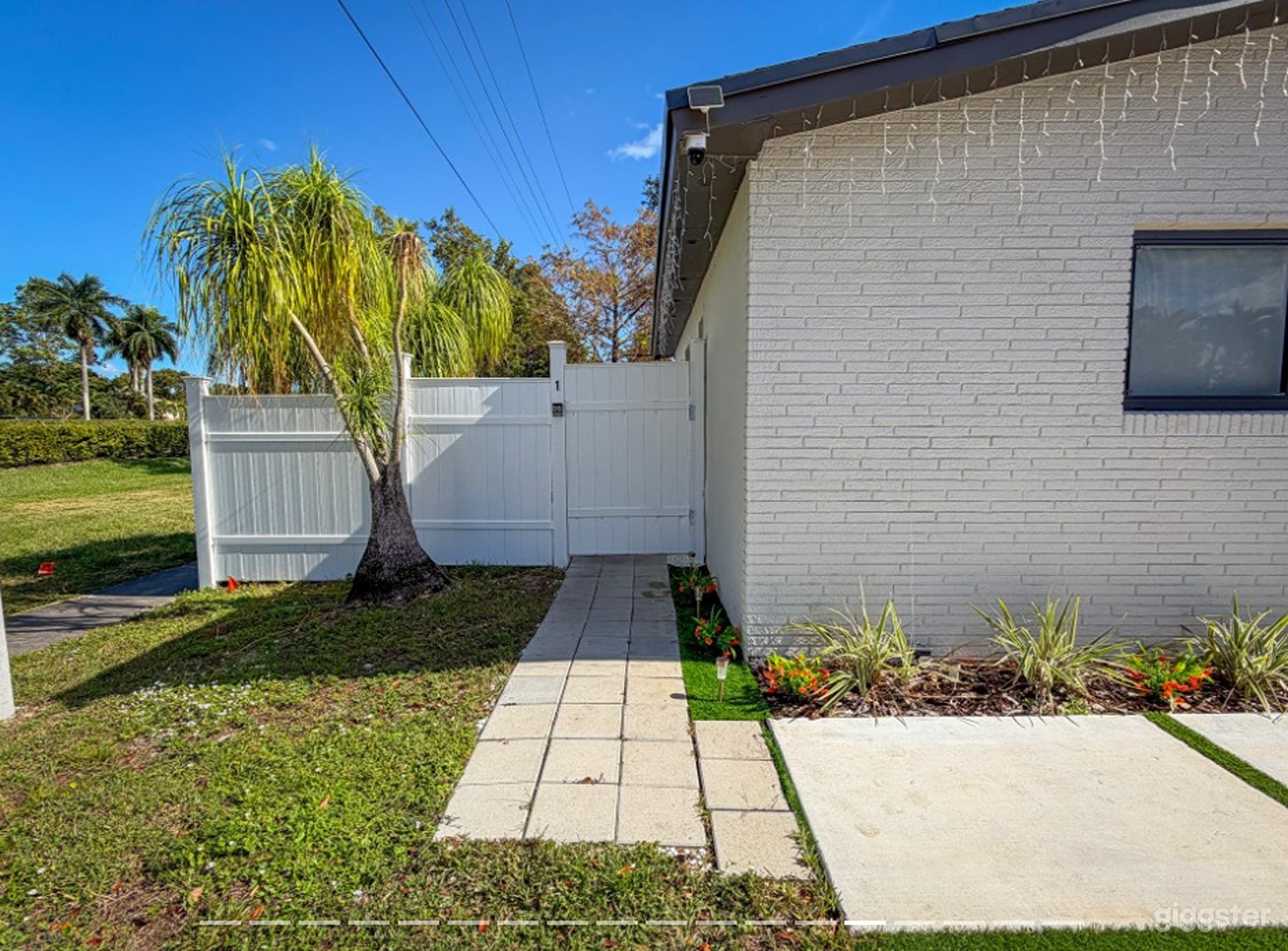 Exclusive modern studio Photo 2