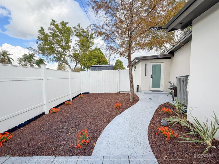  Exclusive modern studio 