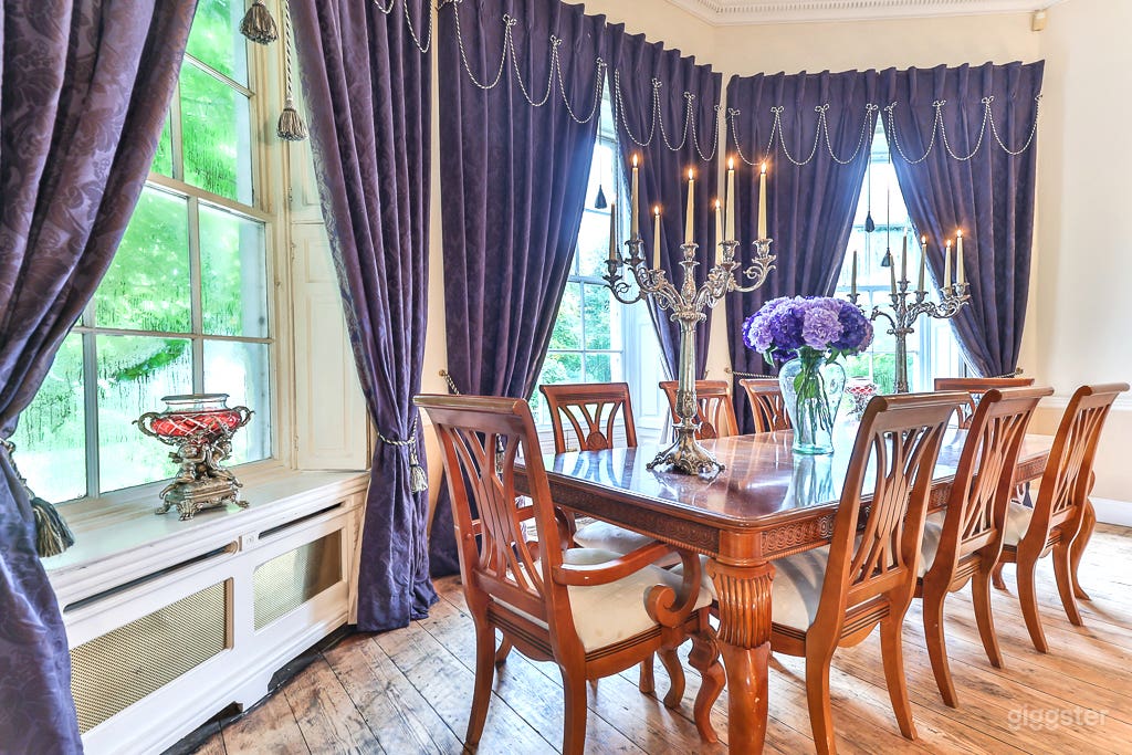 Stately Georgian Mansion in 27 Acres of Gardens Photo 2