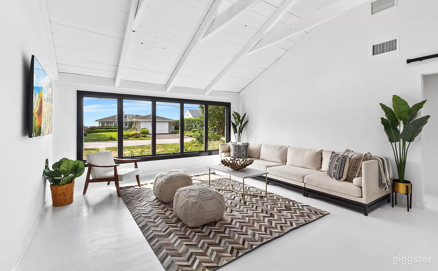 Stunning Sag Harbor Beach Cottage.   Photo 1