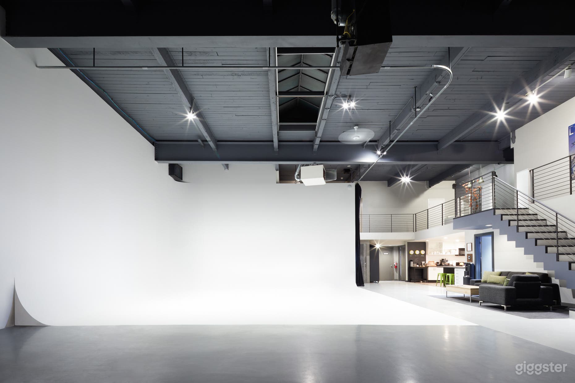 The House Studio in Seattle  Photo 1