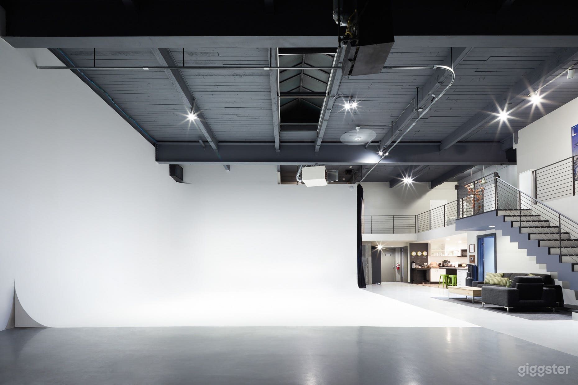 The House Studio in Seattle  Photo 4