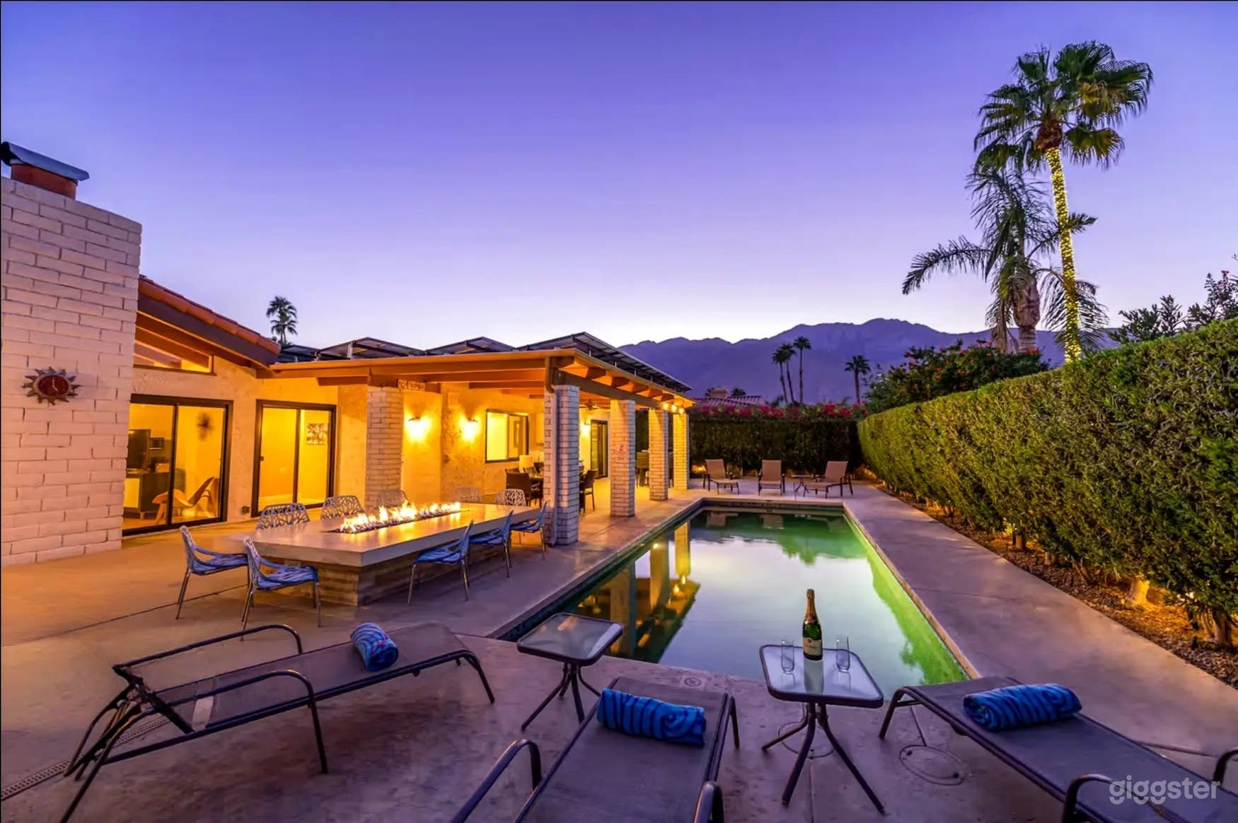 Versatile Modern Outdoor Pool Photo 1