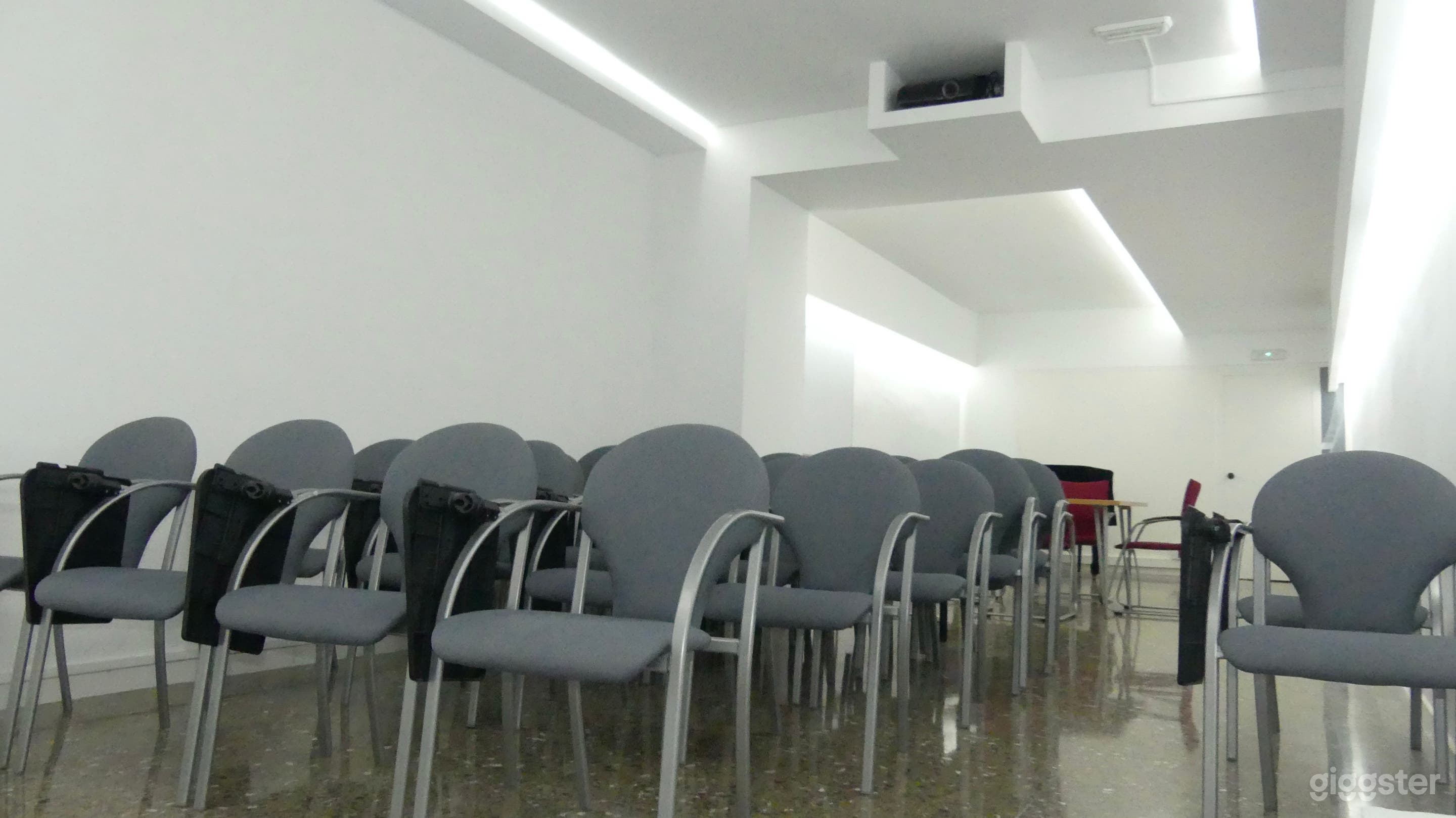 Espacio moderno de reuniones y capacitación de 40 m² en el centro de Barcelona Foto 1