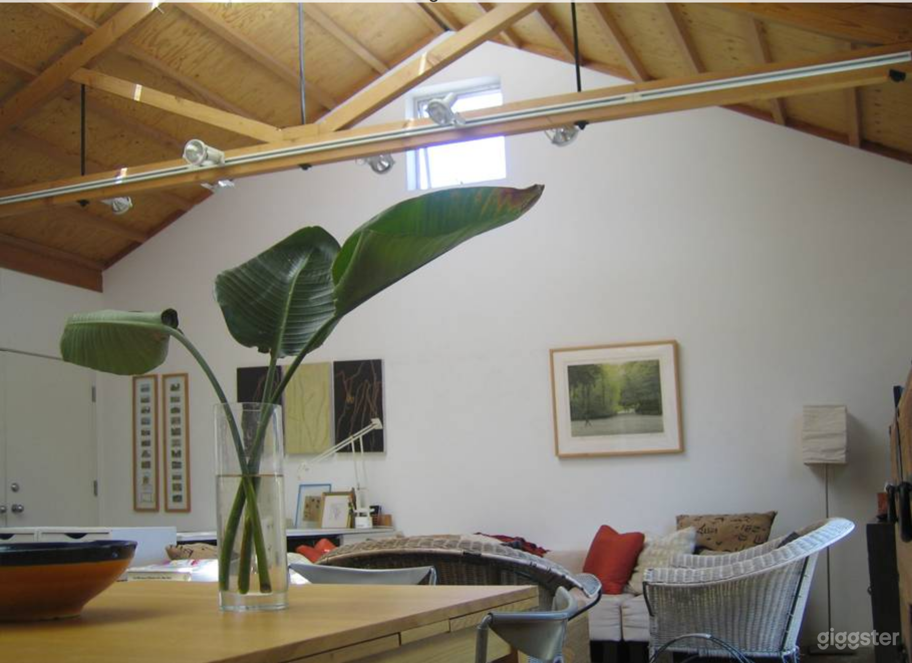 ART LOFT STUDIO
High Ceilings