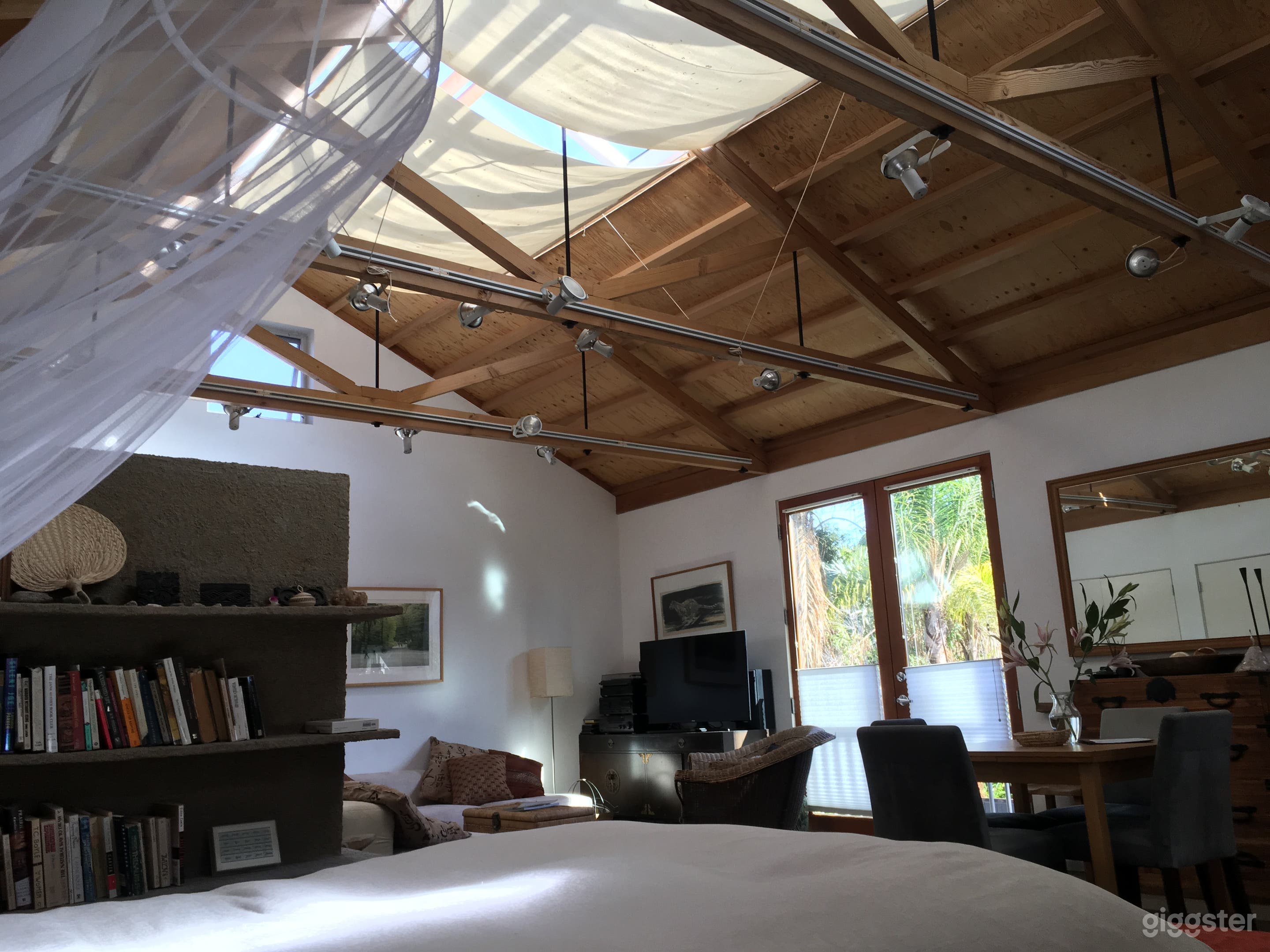 ART LOFT STUDIO
Exotic Possibilities