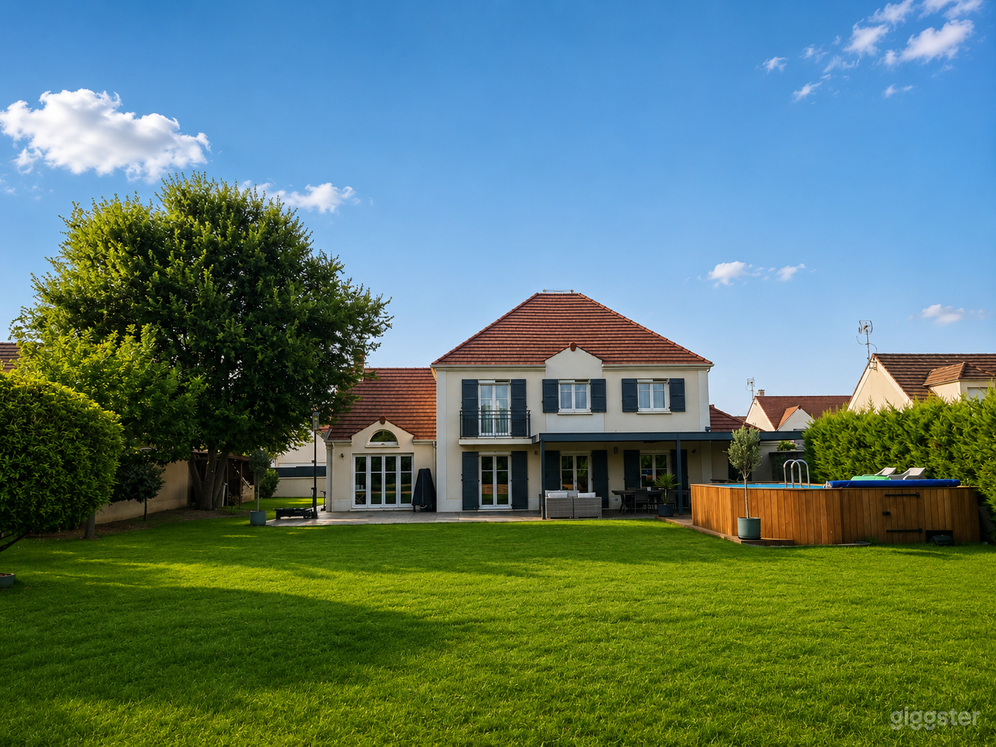Photo de Villa contemporaine lumineuse avec grand jardin nature 1