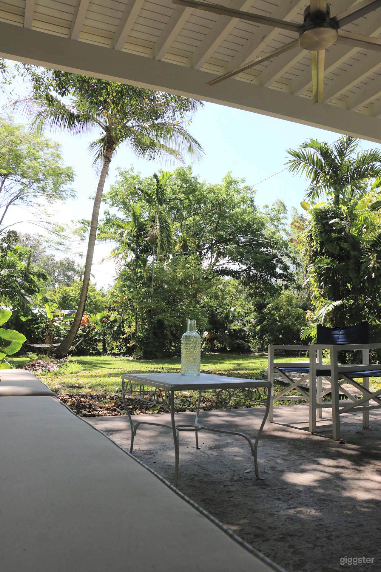 Charming "jungle house" and lush garden Photo 3