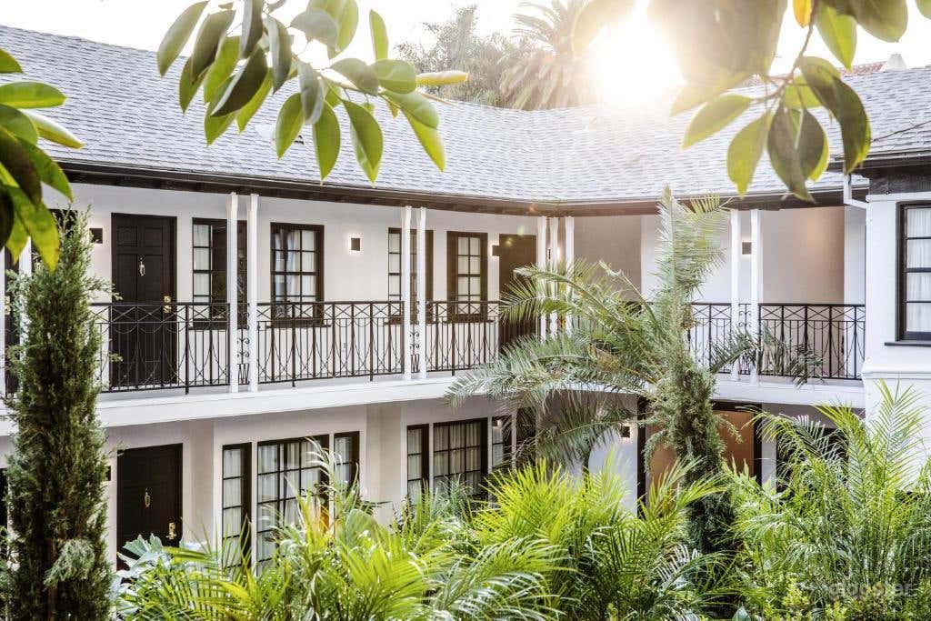 Designer Hotel In The Heart Of The Hollywood Hills Photo 2