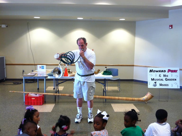  Well-kept library Meeting Room in Delmont Garden 