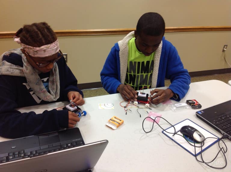  Well-kept library Meeting Room in Delmont Garden 