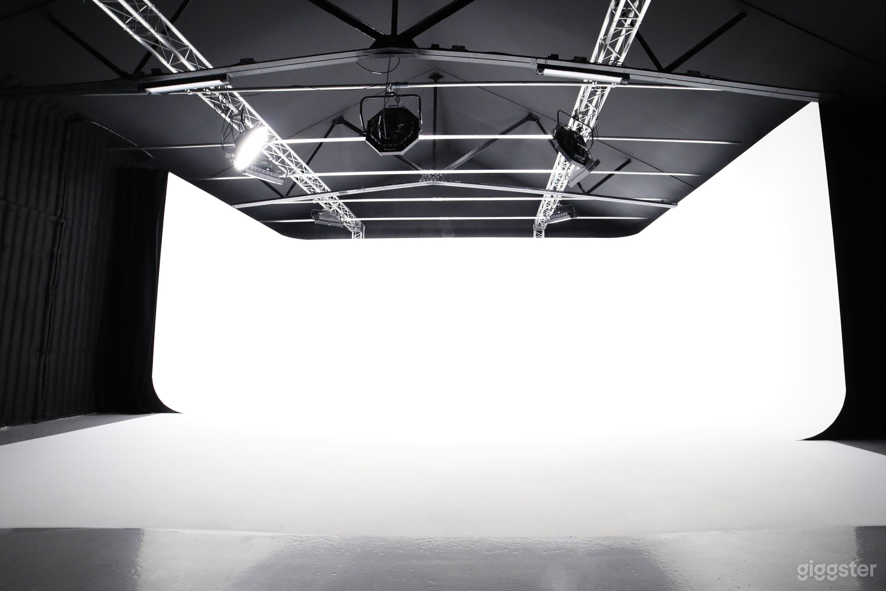Sound Stage Infinity Cove Studio West London Photo 1
