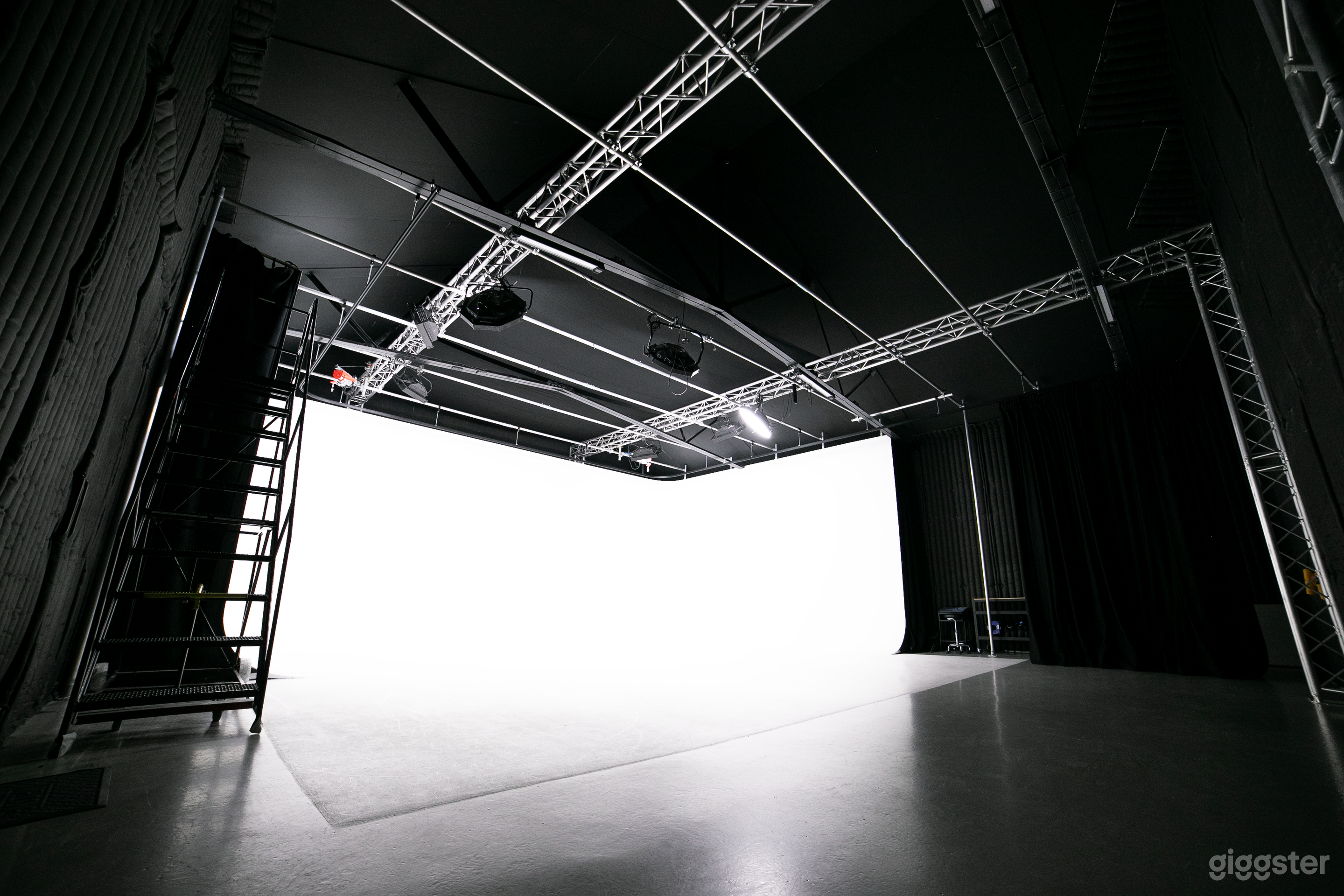 Sound Stage Infinity Cove Studio West London Photo 2