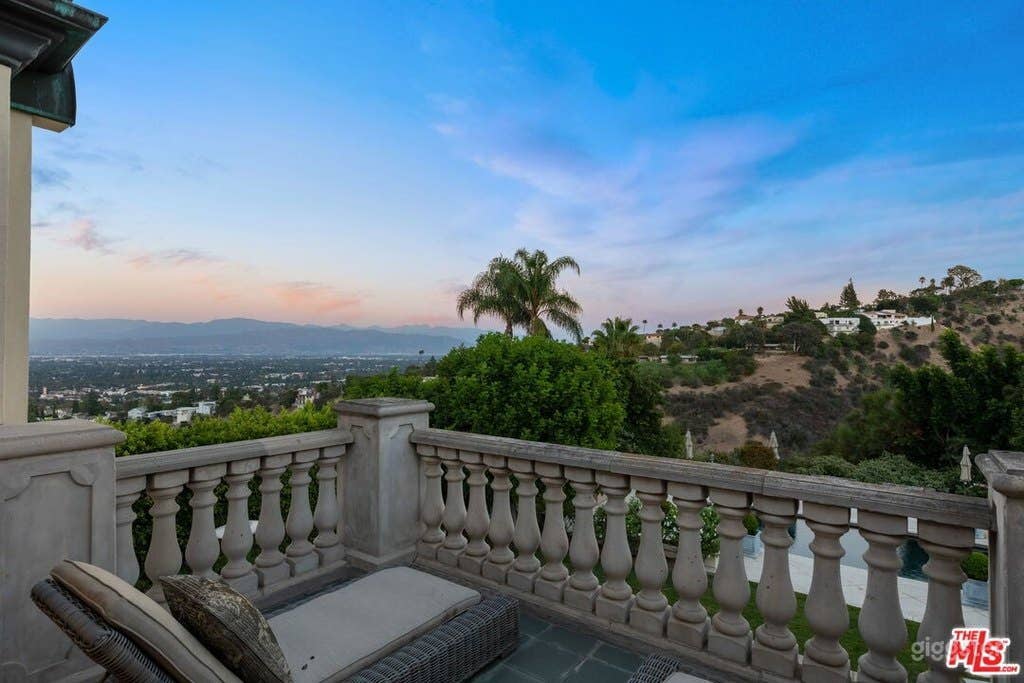 Beverly Hills Castle with Pool and Panoramic View Photo 2