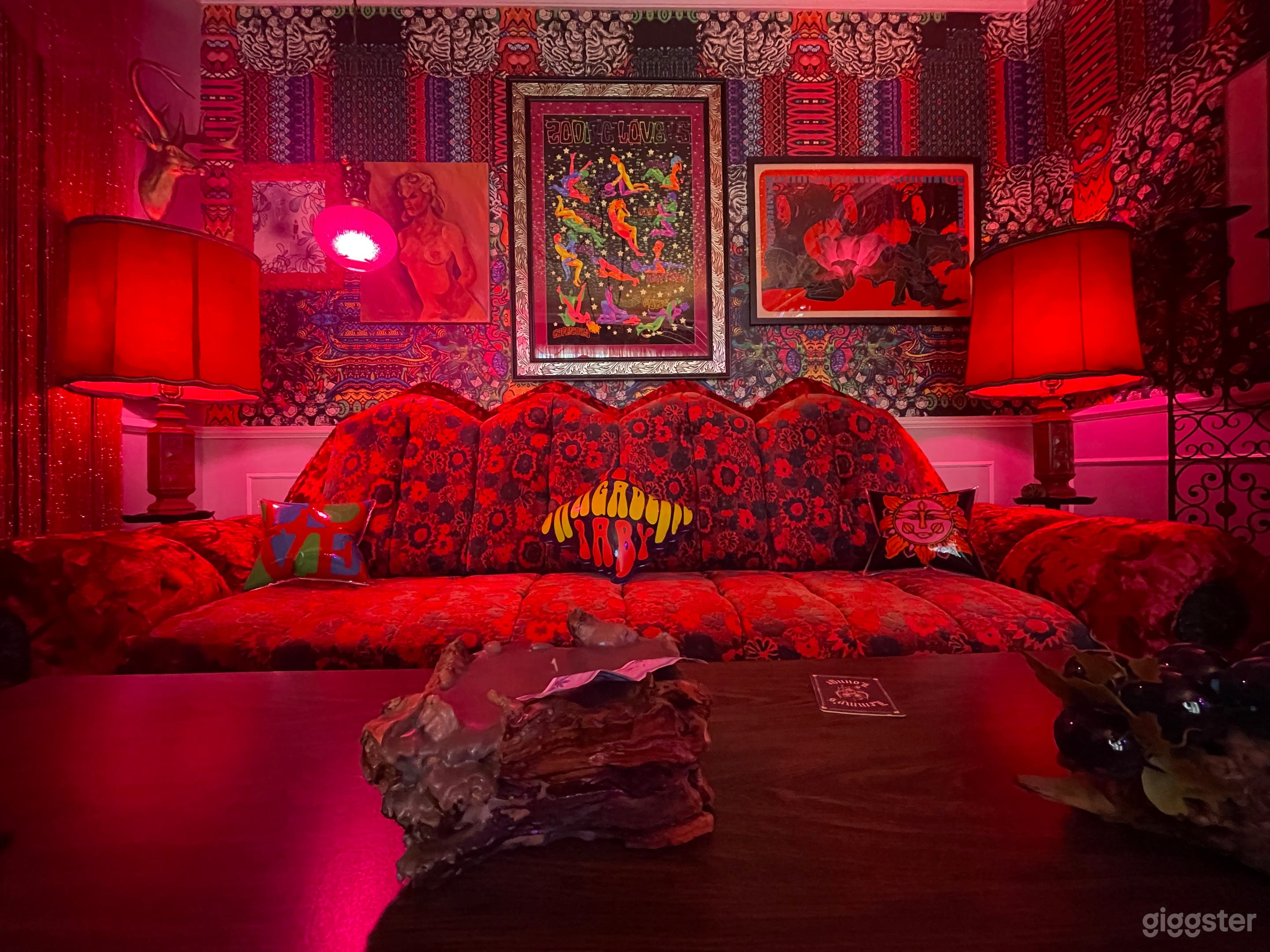 1960s-1970s Psychedelic Stoner Lounge Photo 2