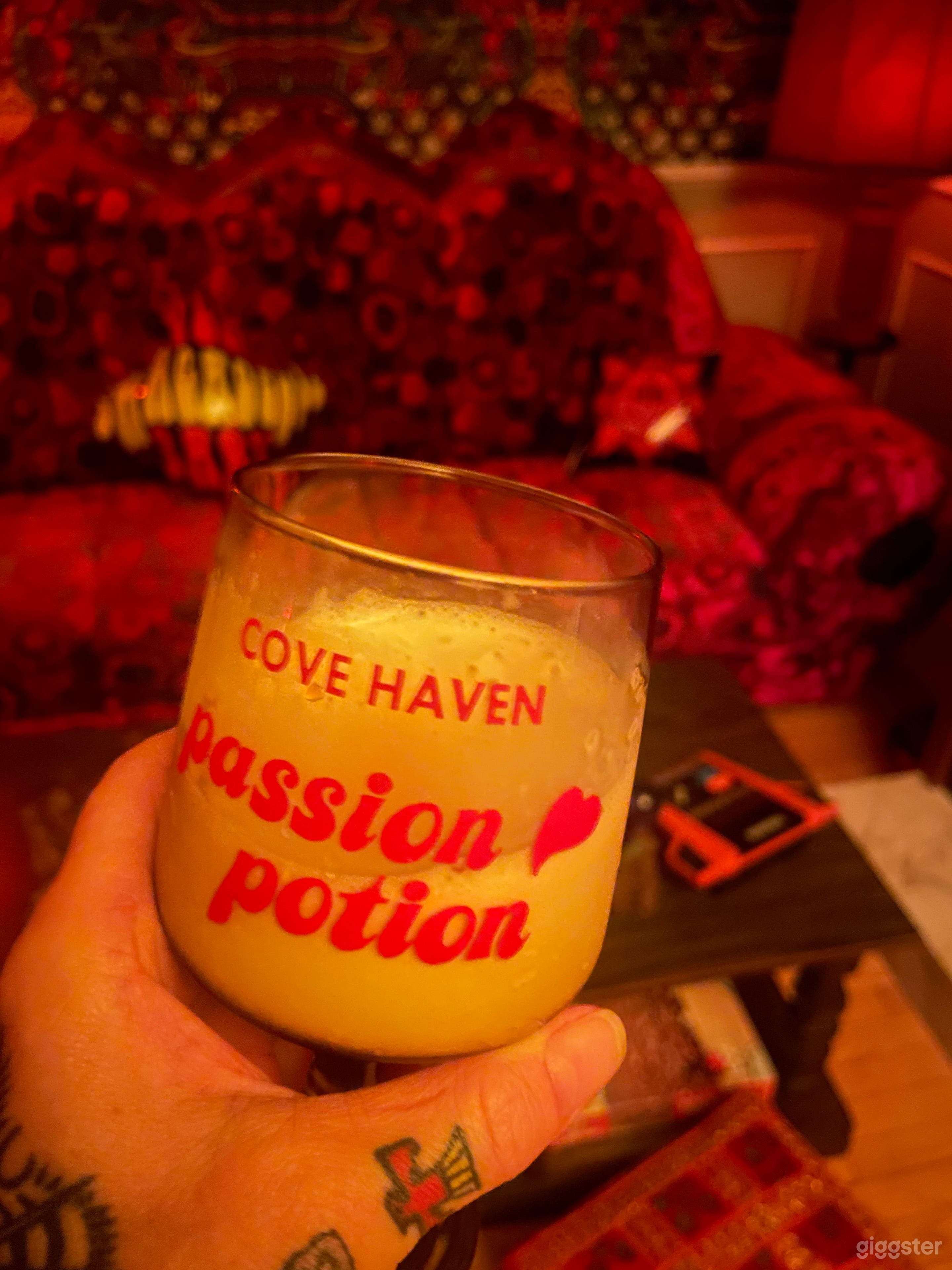 1960s-1970s Psychedelic Stoner Lounge Photo 3