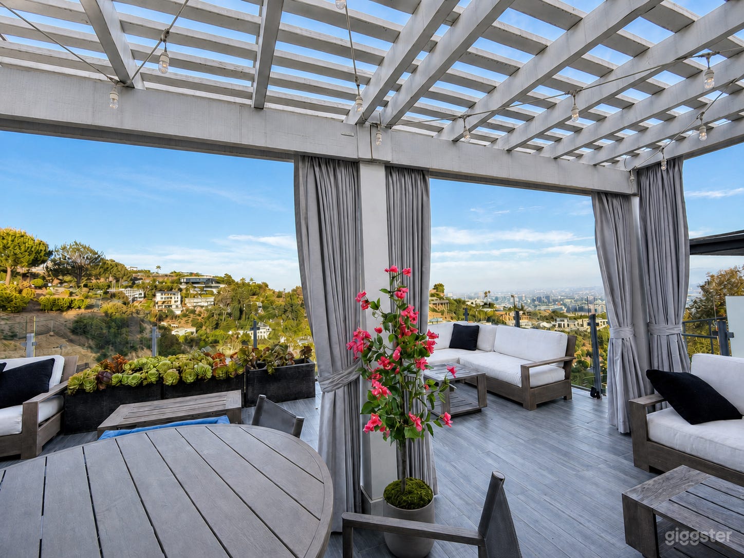 $3.5M Lux Bird St Home Panoramic View, HotTub, Putting Green Photo 4