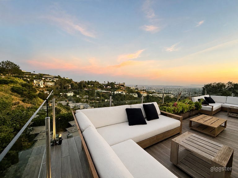  $3.5M Lux Bird St Home Panoramic View, HotTub, Putting Green 
