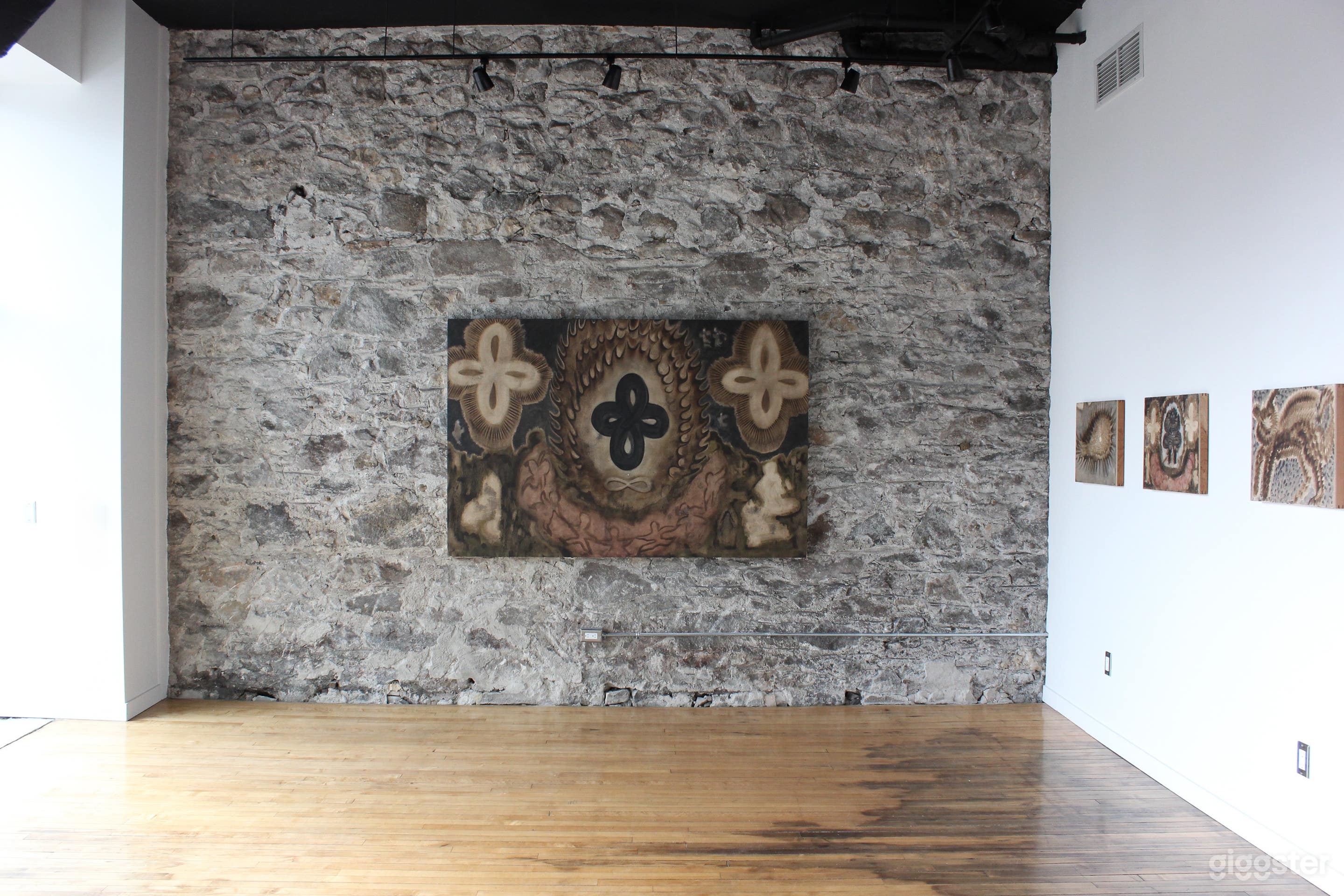 Contemporary Art Gallery in Heritage Building Photo 1