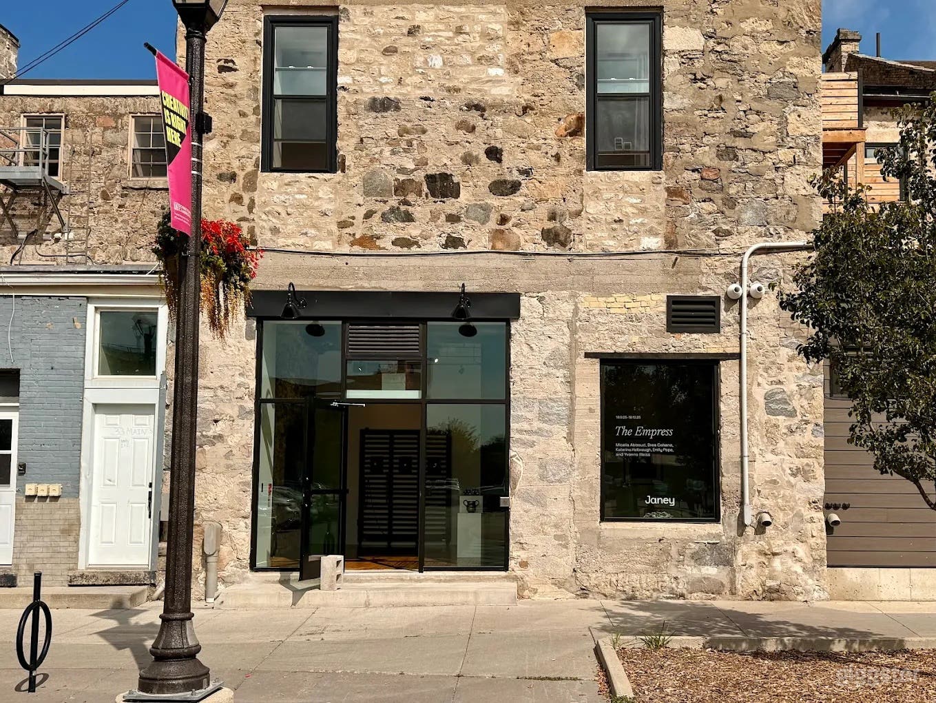 Contemporary Art Gallery in Heritage Building Photo 3