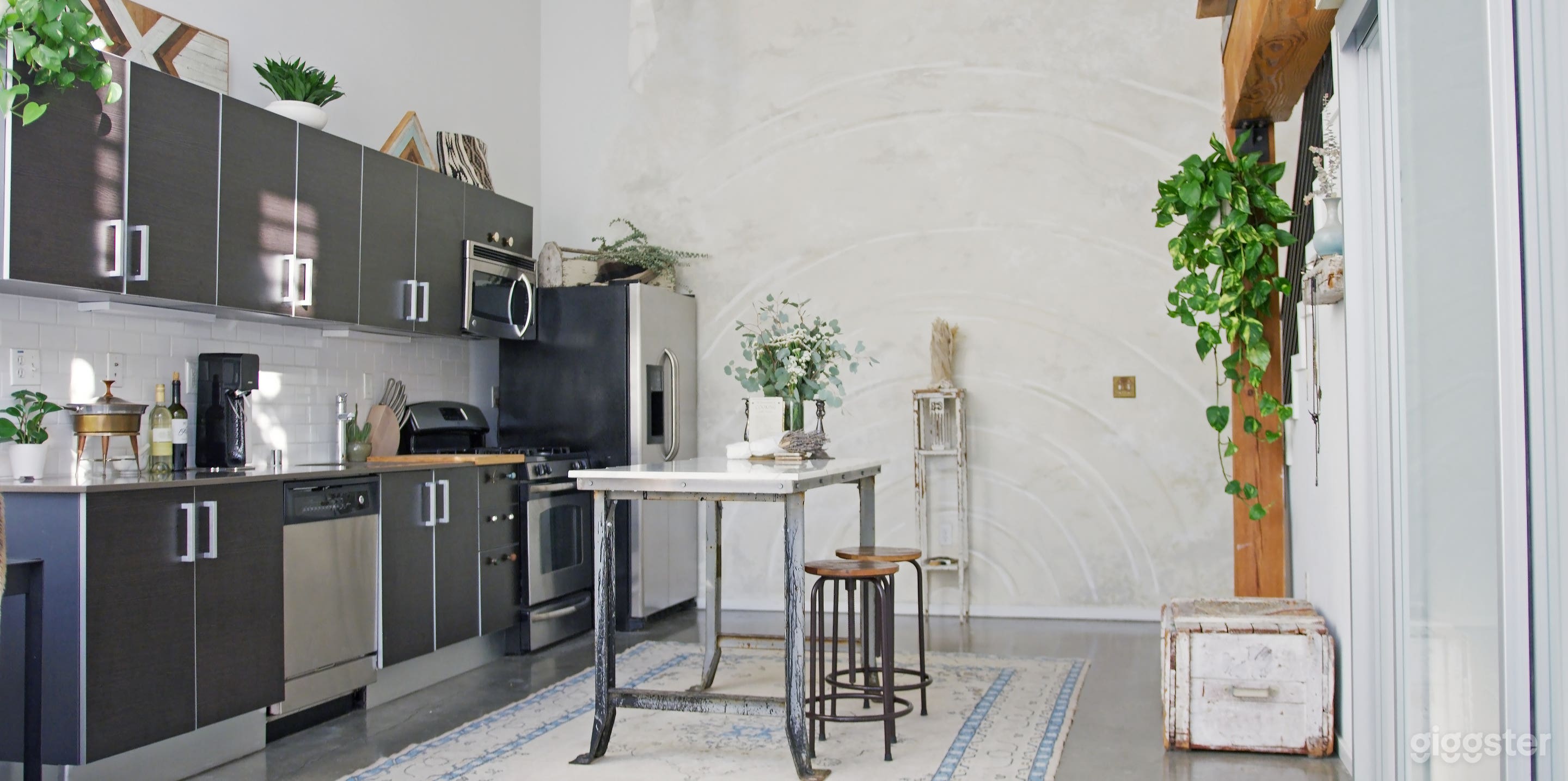 Modern Bohemian Loft Photo 1