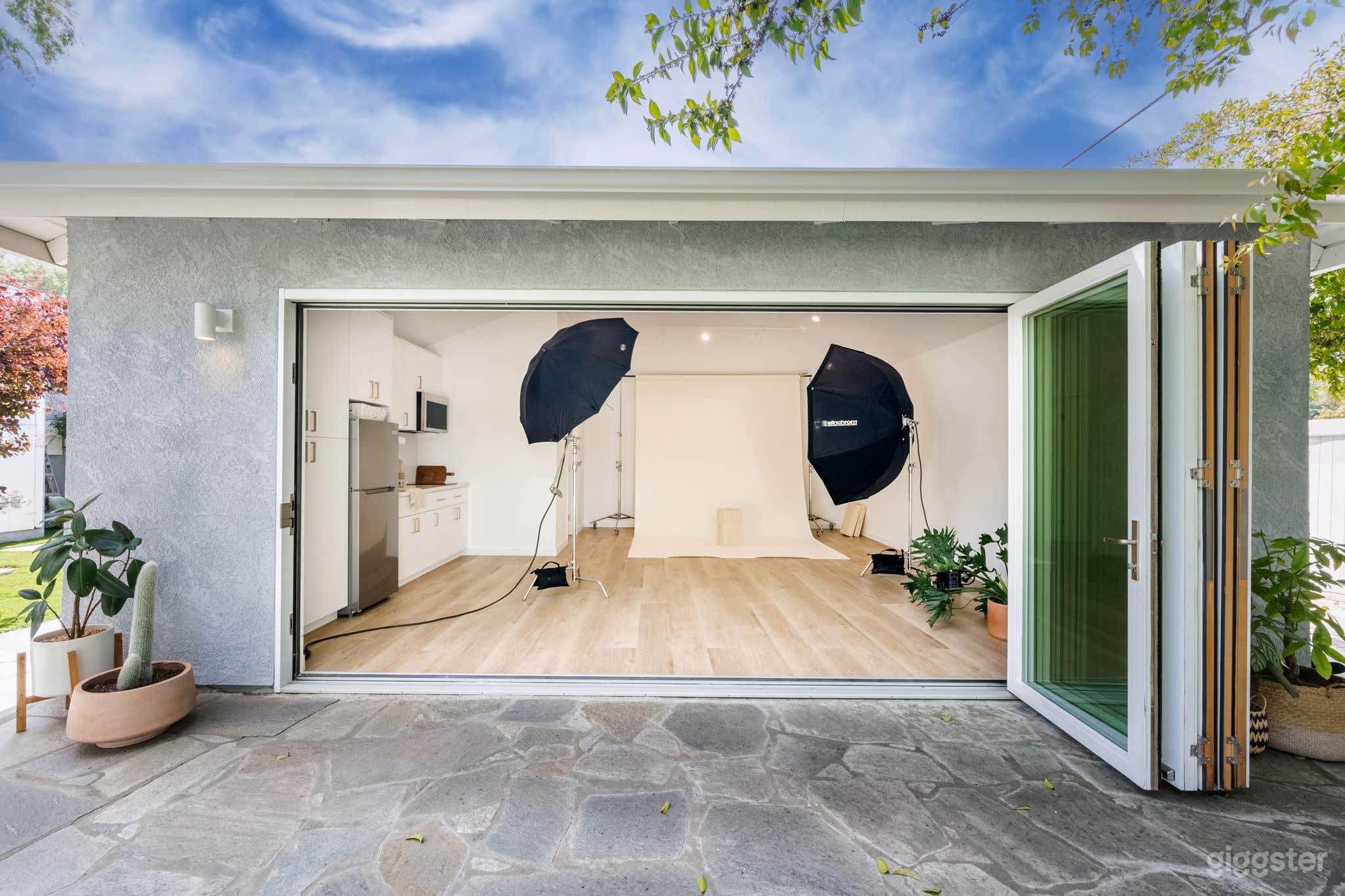 Creative Studio Space with Large Backyard  Photo 3