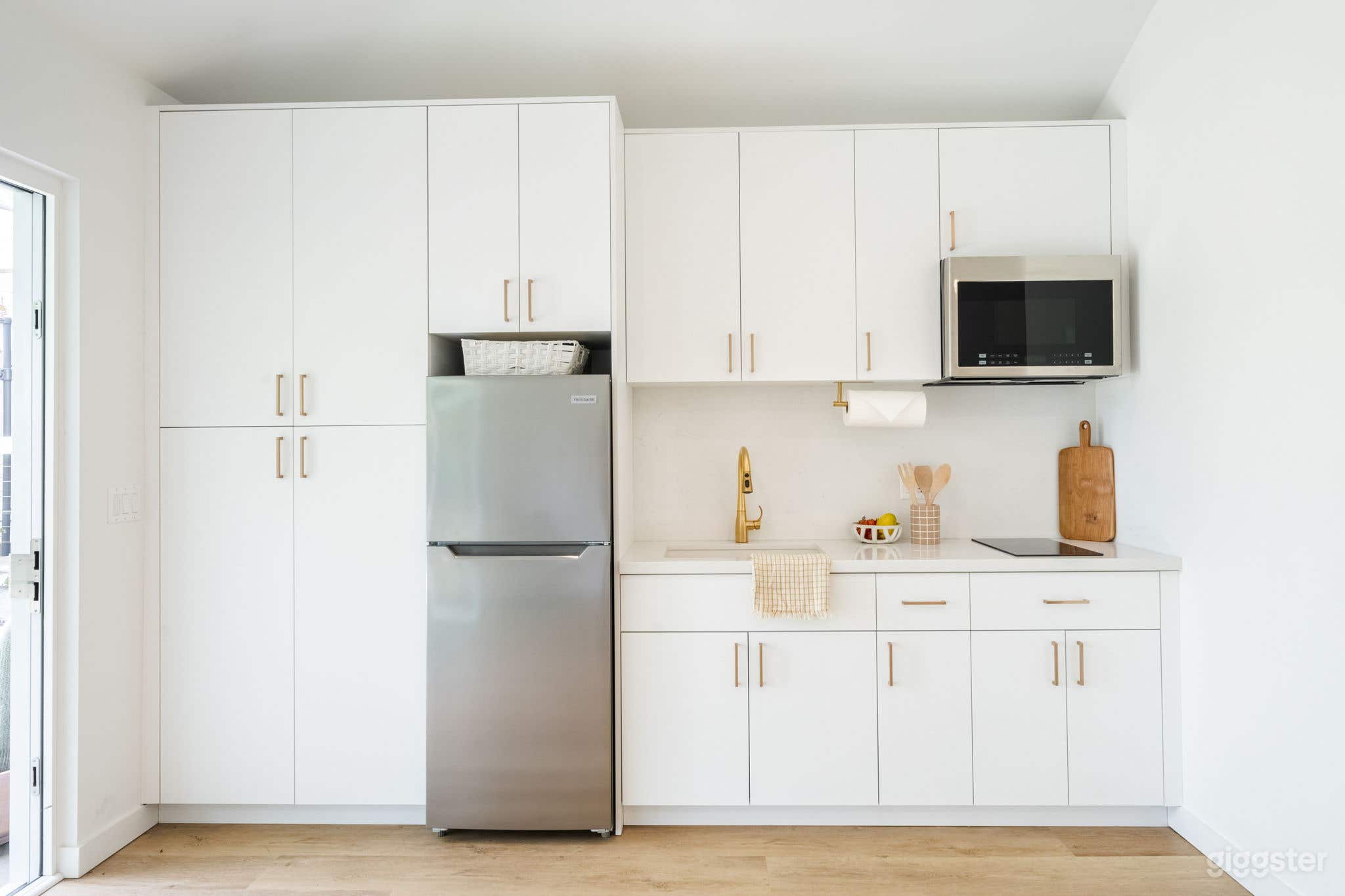 Creative Studio Space with Large Backyard  Photo 4