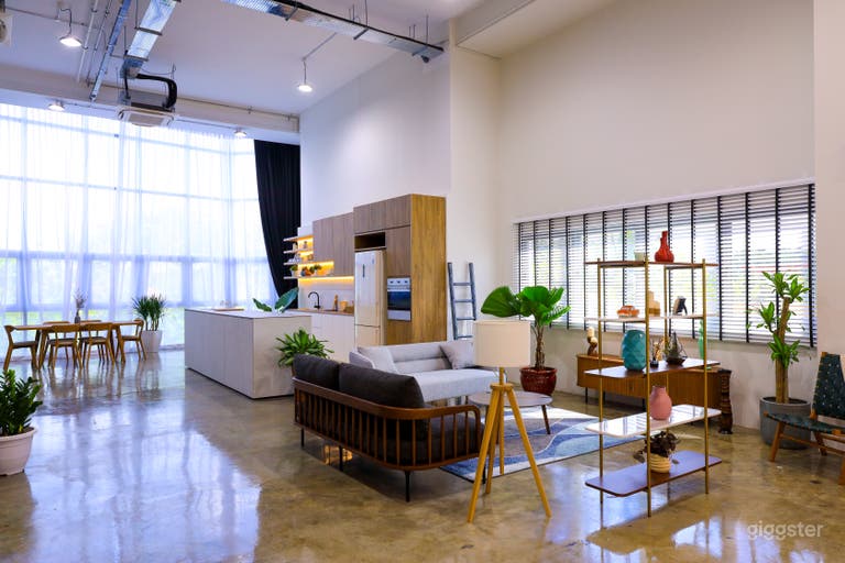  Modern Studio with White Cyc Wall - Full Suite 