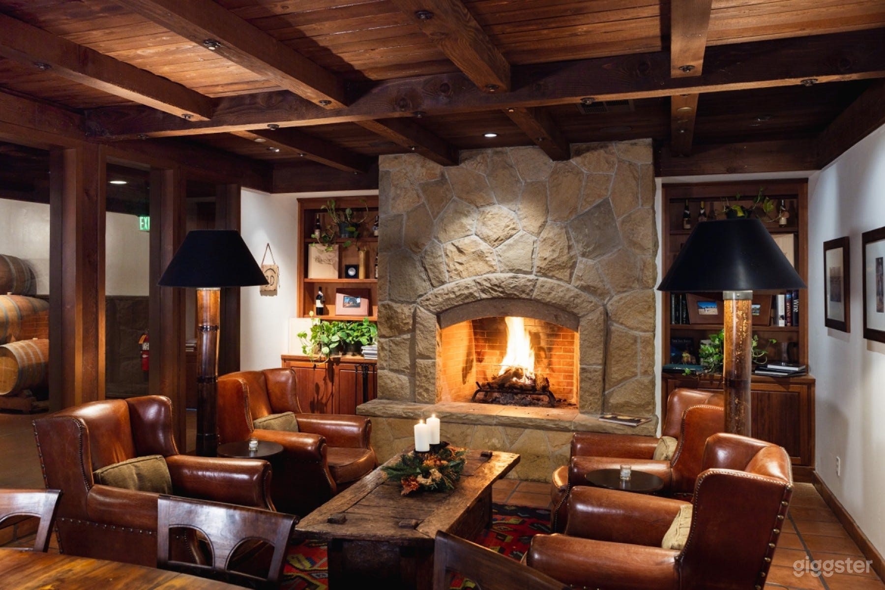 Rustic Club Lounge Photo 2