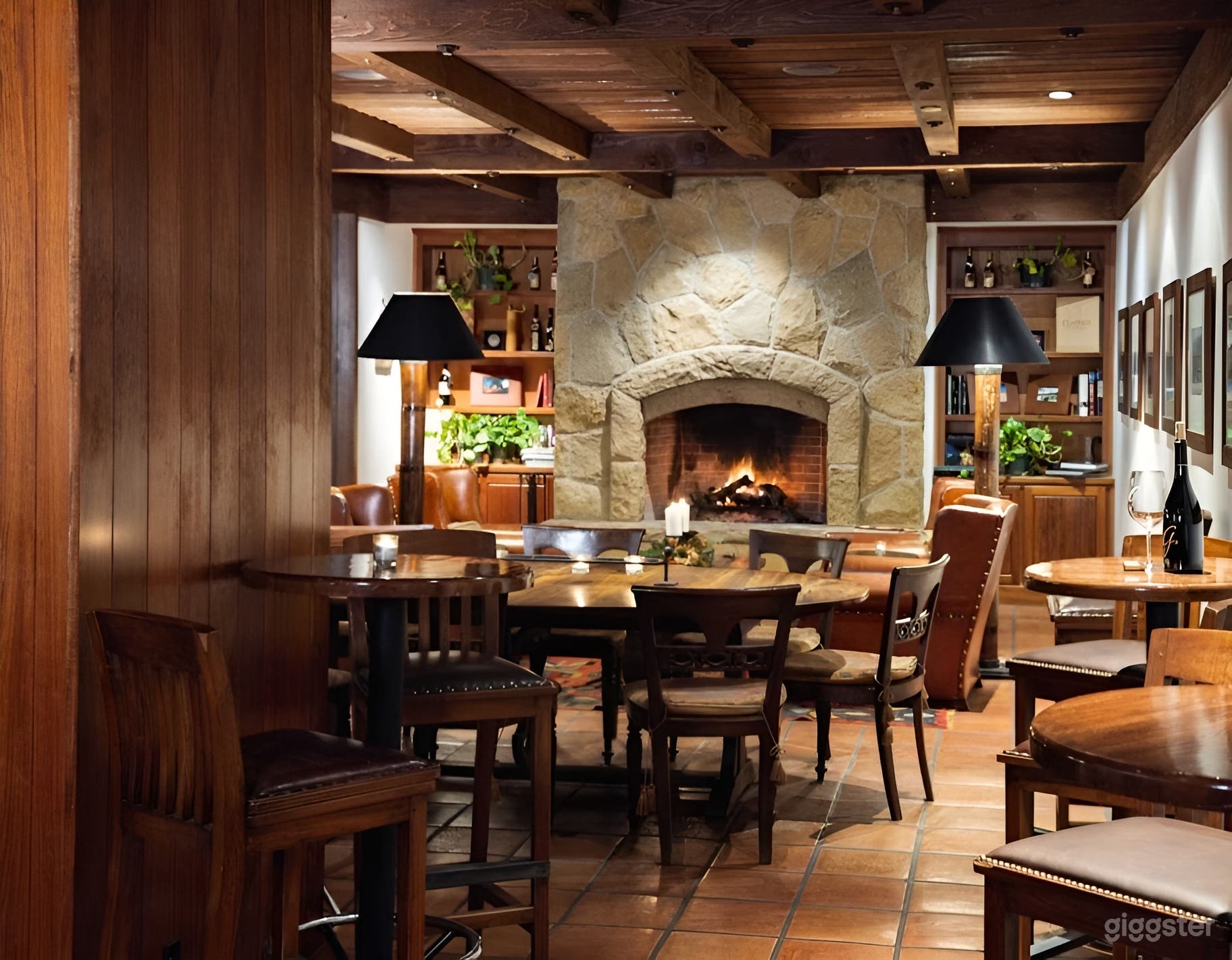 Rustic Club Lounge Photo 3